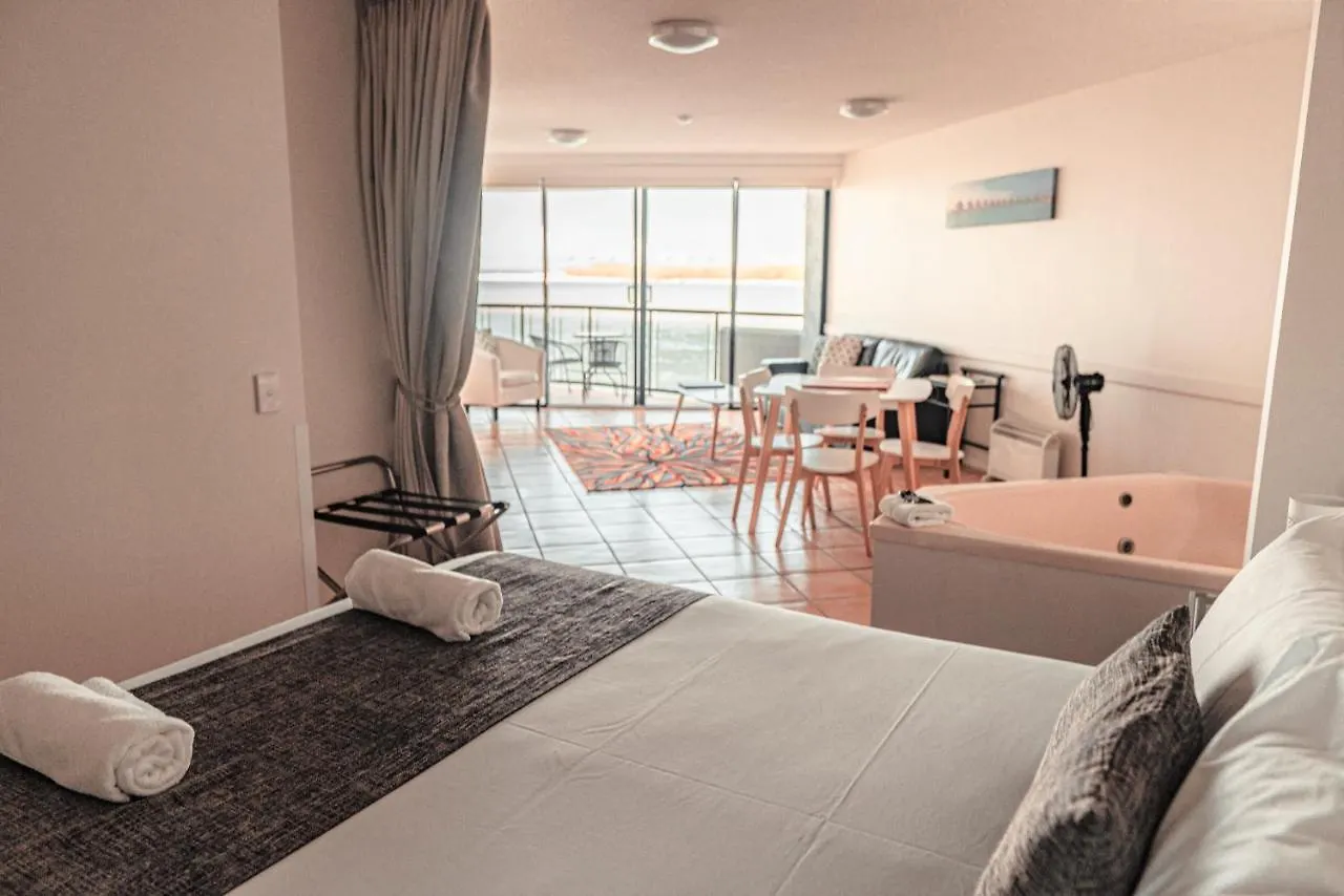 La Promenade Aparthotel Caloundra 4*,